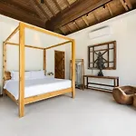 Private Beach Villa With Sunset Views-On The Sand