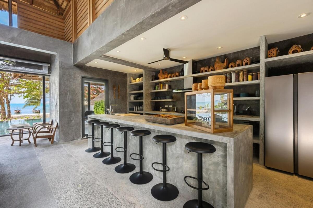 Villa Private With Sunset Views-on The *